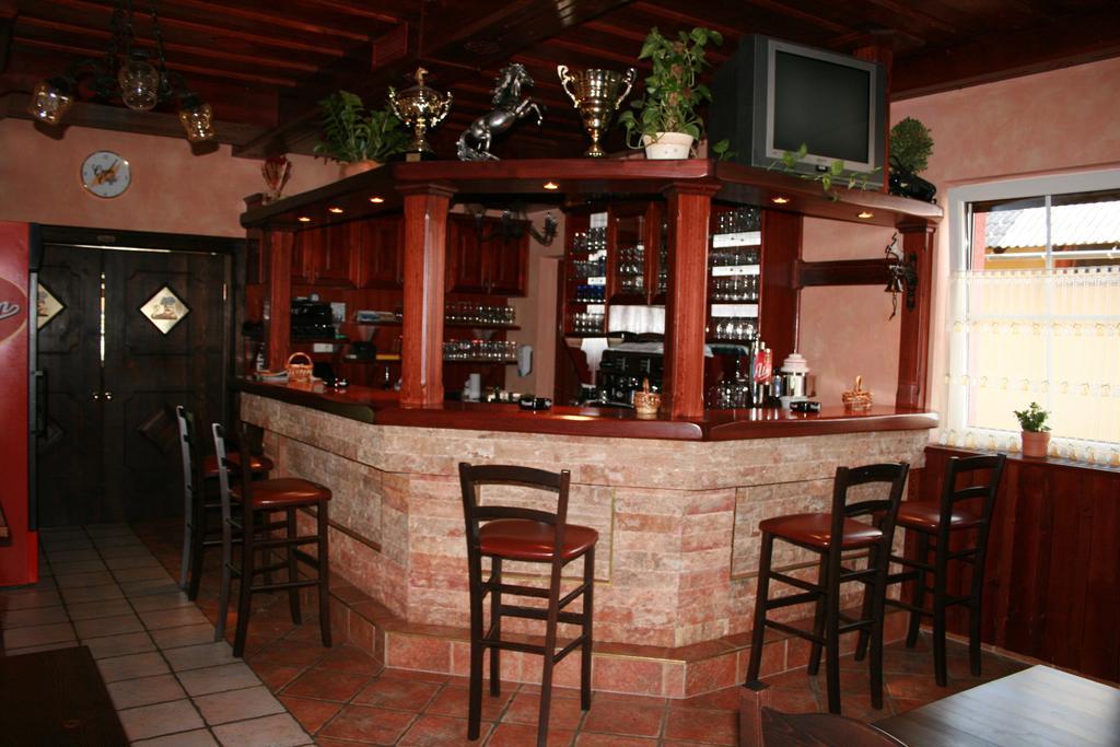 נקלו Guest House Klub Kovac מראה חיצוני תמונה