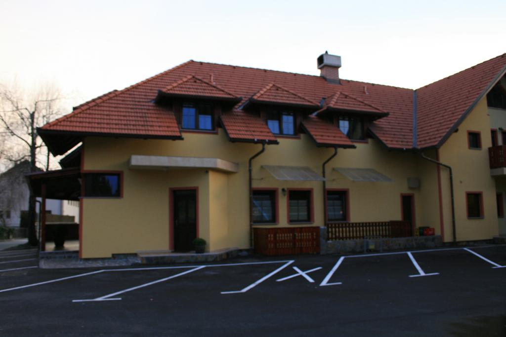 נקלו Guest House Klub Kovac מראה חיצוני תמונה
